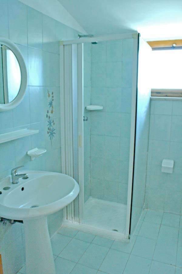 bath three room
