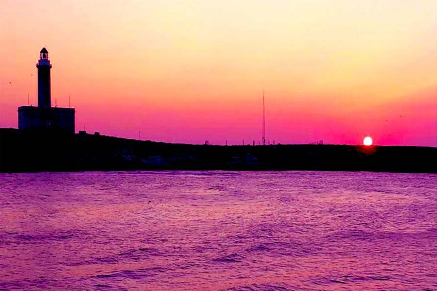 dawn lighthouse vieste