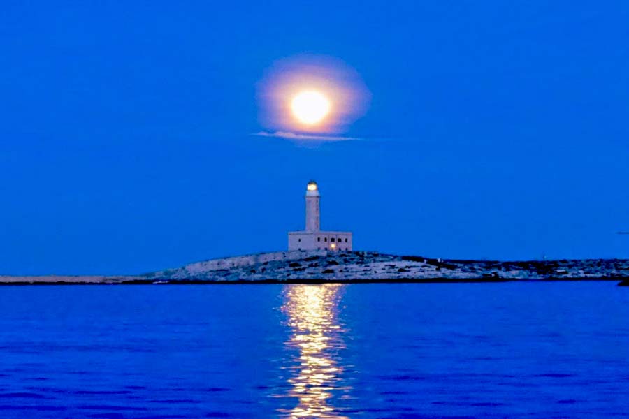 lighthouse vieste moon
