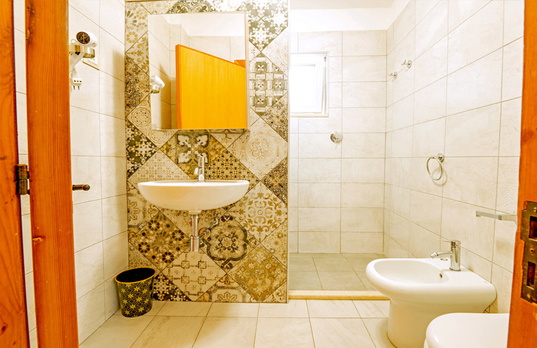 three-room apartment bathroom entry