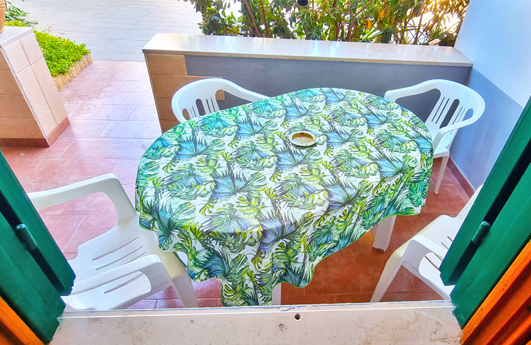 three-room apartment veranda table