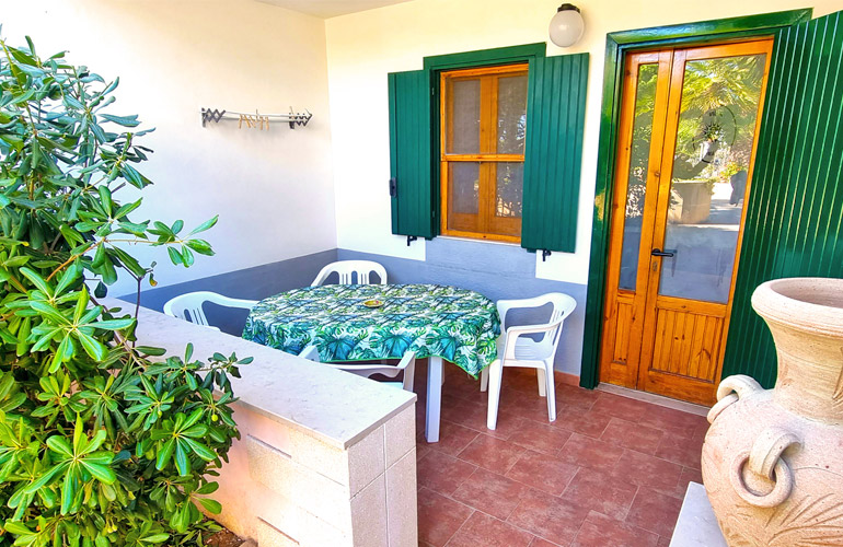 three-room apartment entry veranda